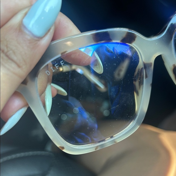 DIFF Eyewear Stylish Tortoiseshell Glasses - Picture 5 of 9